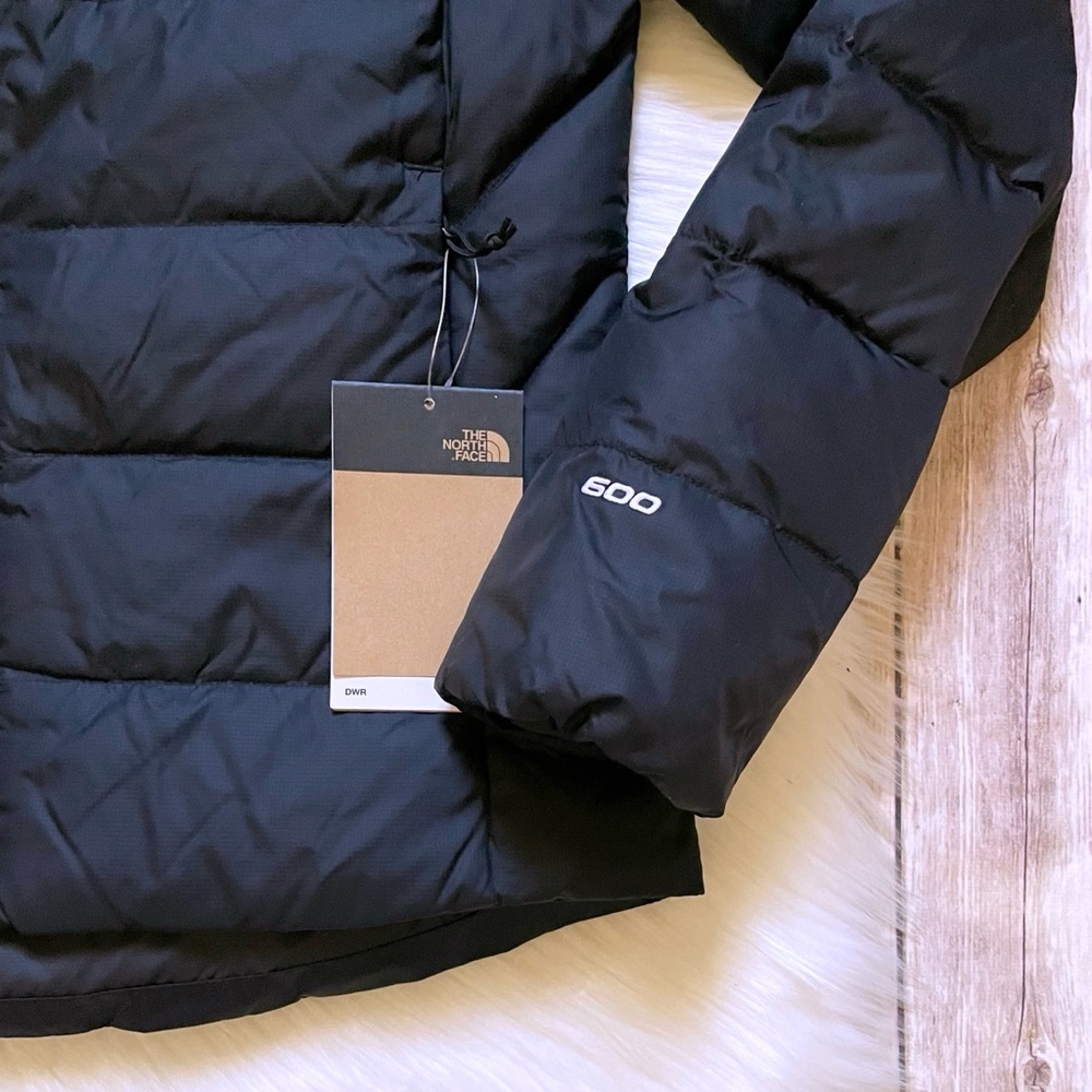 The North Face Women's Black Puffer Jacket - Picture 4 of 11